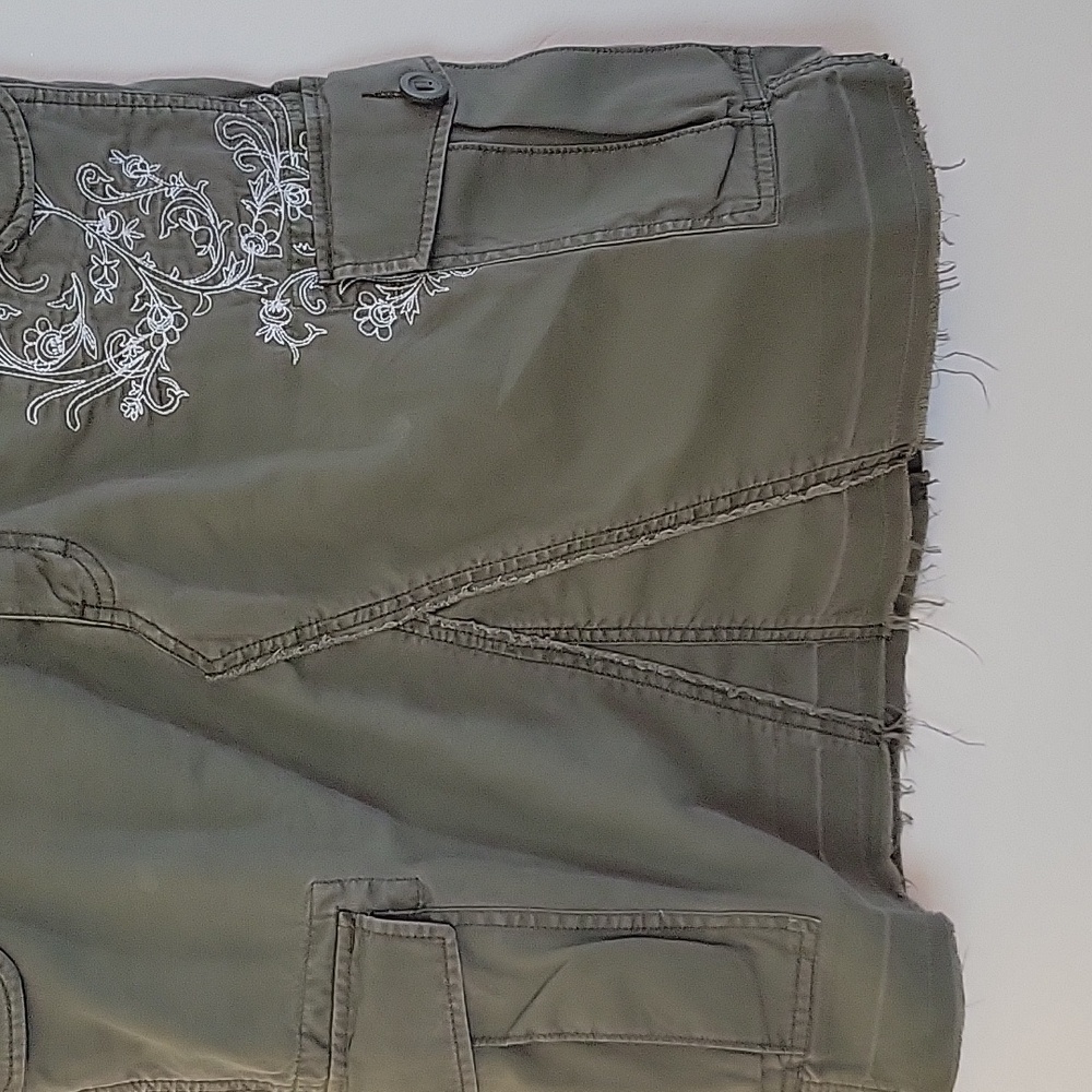 Vintage GAP Khaki Cargo Skirt with Floral Detail SZ - Picture 4 of 8